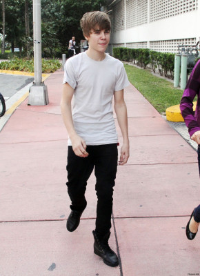 18.12 | Justin Bieber passeando com Selena Gomez em Miami
