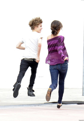 18.12 | Justin Bieber passeando com Selena Gomez em Miami