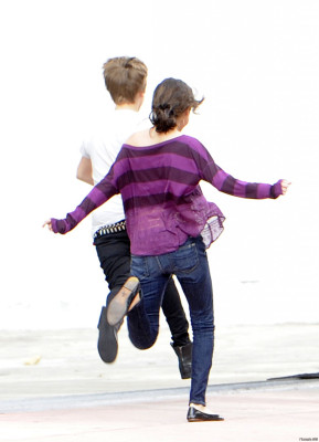 18.12 | Justin Bieber passeando com Selena Gomez em Miami