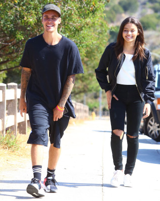 23.07 | Justin Bieber com a modelo Audreyana Michelle em Los Angeles, CA