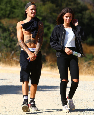 23.07 | Justin Bieber com a modelo Audreyana Michelle em Los Angeles, CA
