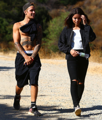 23.07 | Justin Bieber com a modelo Audreyana Michelle em Los Angeles, CA