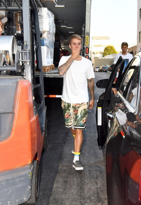 25.07 | Justin Bieber no Mastro’s Steakhouse em Beverly Hills, Califórnia