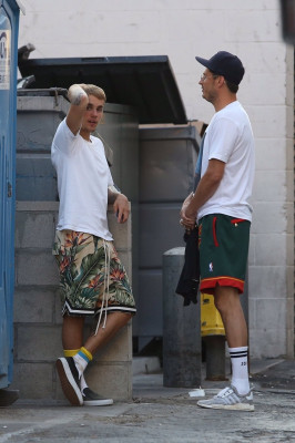 25.07 | Justin Bieber no Mastro’s Steakhouse em Beverly Hills, Califórnia