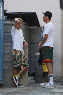 25.07 | Justin Bieber no Mastro’s Steakhouse em Beverly Hills, Califórnia