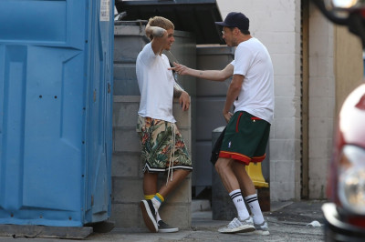 25.07 | Justin Bieber no Mastro’s Steakhouse em Beverly Hills, Califórnia