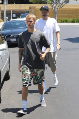 26.07 | Justin Bieber é visto pelas ruas de Los Angeles, CA