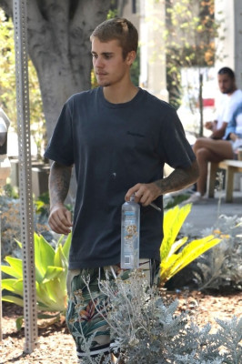 26.07 | Justin Bieber é visto pelas ruas de Los Angeles, CA