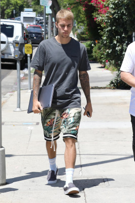 26.07 | Justin Bieber é visto pelas ruas de Los Angeles, CA