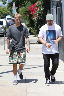 26.07 | Justin Bieber é visto pelas ruas de Los Angeles, CA