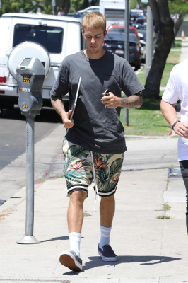 26.07 | Justin Bieber é visto pelas ruas de Los Angeles, CA