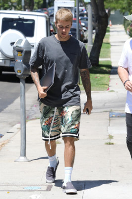 26.07 | Justin Bieber é visto pelas ruas de Los Angeles, CA