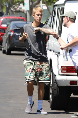 26.07 | Justin Bieber é visto pelas ruas de Los Angeles, CA