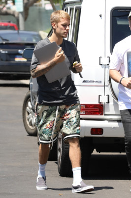 26.07 | Justin Bieber é visto pelas ruas de Los Angeles, CA
