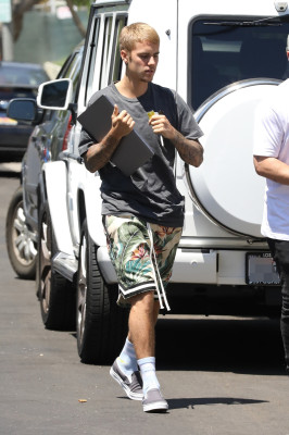 26.07 | Justin Bieber é visto pelas ruas de Los Angeles, CA
