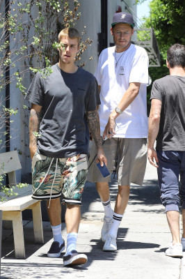 26.07 | Justin Bieber é visto pelas ruas de Los Angeles, CA