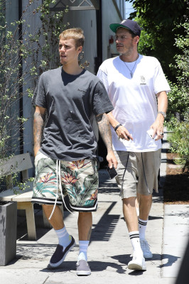 26.07 | Justin Bieber é visto pelas ruas de Los Angeles, CA