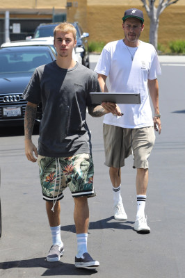 26.07 | Justin Bieber é visto pelas ruas de Los Angeles, CA