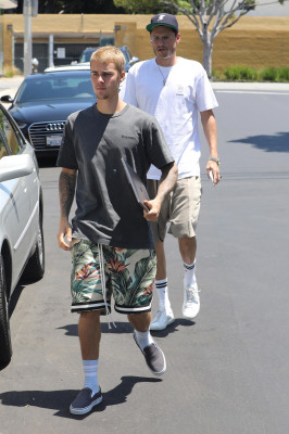 26.07 | Justin Bieber é visto pelas ruas de Los Angeles, CA