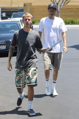 26.07 | Justin Bieber é visto pelas ruas de Los Angeles, CA