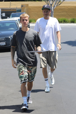 26.07 | Justin Bieber é visto pelas ruas de Los Angeles, CA