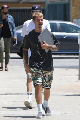 26.07 | Justin Bieber é visto pelas ruas de Los Angeles, CA