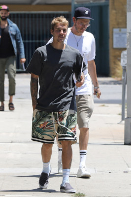 26.07 | Justin Bieber é visto pelas ruas de Los Angeles, CA