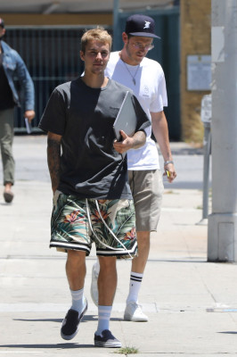 26.07 | Justin Bieber é visto pelas ruas de Los Angeles, CA