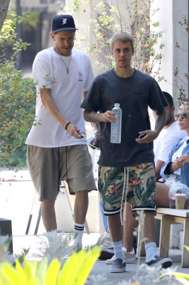 26.07 | Justin Bieber é visto pelas ruas de Los Angeles, CA