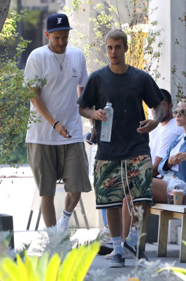 26.07 | Justin Bieber é visto pelas ruas de Los Angeles, CA