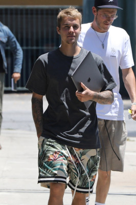26.07 | Justin Bieber é visto pelas ruas de Los Angeles, CA
