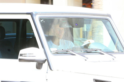 28.07 | Justin Bieber é visto em Beverly Hills, CA