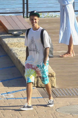 28.07 | Justin Bieber é fotografado em Malibu, na Califórnia