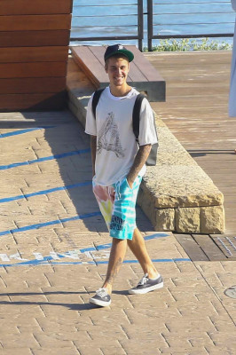 28.07 | Justin Bieber é fotografado em Malibu, na Califórnia