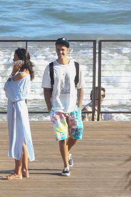 28.07 | Justin Bieber é fotografado em Malibu, na Califórnia