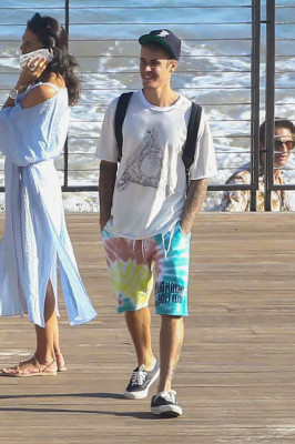 28.07 | Justin Bieber é fotografado em Malibu, na Califórnia