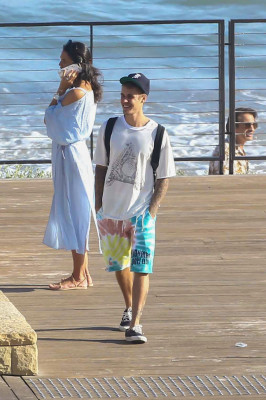 28.07 | Justin Bieber é fotografado em Malibu, na Califórnia