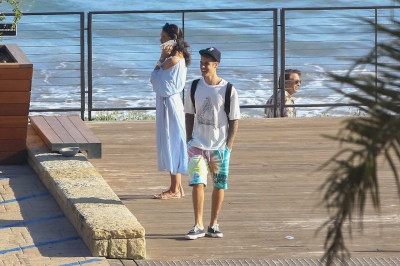 28.07 | Justin Bieber é fotografado em Malibu, na Califórnia