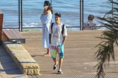 28.07 | Justin Bieber é fotografado em Malibu, na Califórnia
