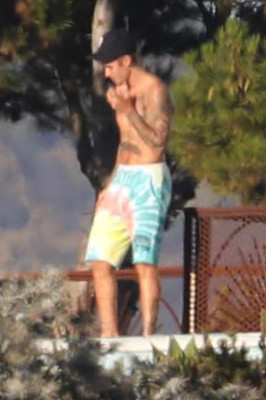 28.07 | Justin Bieber no hotel em Malibu, Califórnia