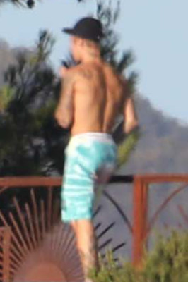 28.07 | Justin Bieber no hotel em Malibu, Califórnia