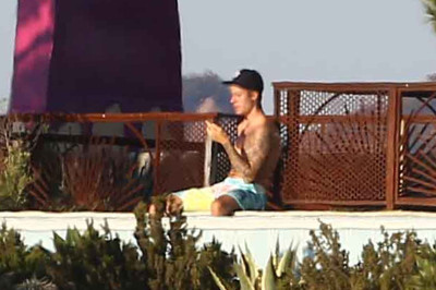 28.07 | Justin Bieber no hotel em Malibu, Califórnia