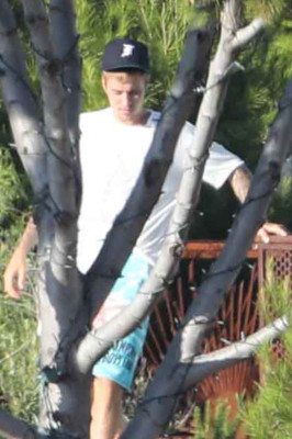 28.07 | Justin Bieber no hotel em Malibu, Califórnia