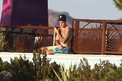 28.07 | Justin Bieber no hotel em Malibu, Califórnia