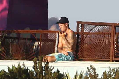 28.07 | Justin Bieber no hotel em Malibu, Califórnia