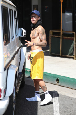 31.07 | Justin Bieber no restaurante em West Hollywood, Califórnia
