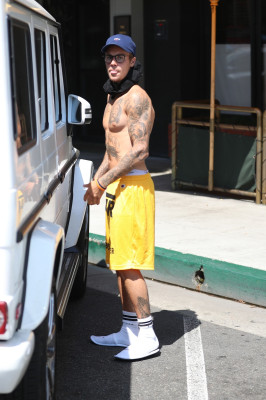 31.07 | Justin Bieber no restaurante em West Hollywood, Califórnia
