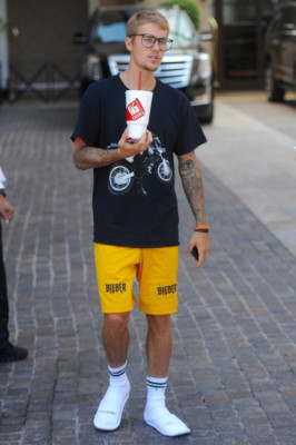 08.01 | Justin Bieber no hotel Montage em Beverly Hills, CA