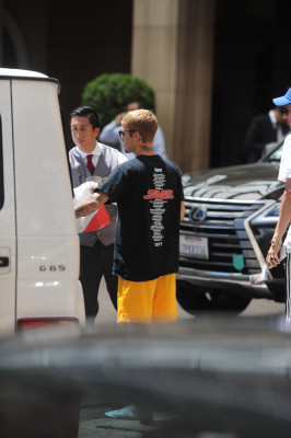 08.01 | Justin Bieber no hotel Montage em Beverly Hills, CA