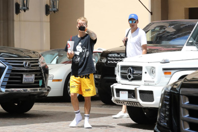 08.01 | Justin Bieber no hotel Montage em Beverly Hills, CA